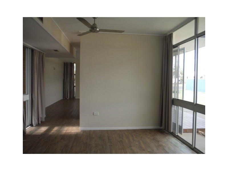 2 Nightingale Street, Roma QLD 4455