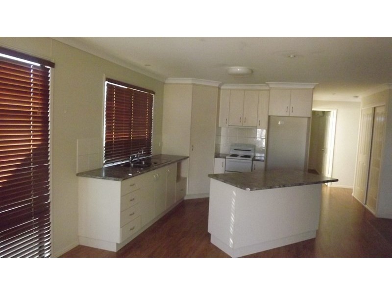 27 Robusta Drive, Roma QLD 4455