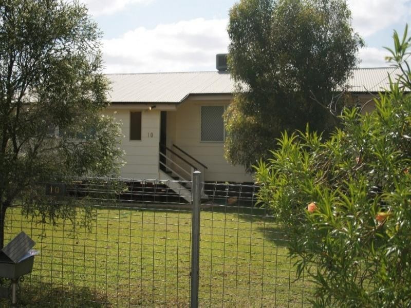 10 Holland Street, Roma QLD 4455