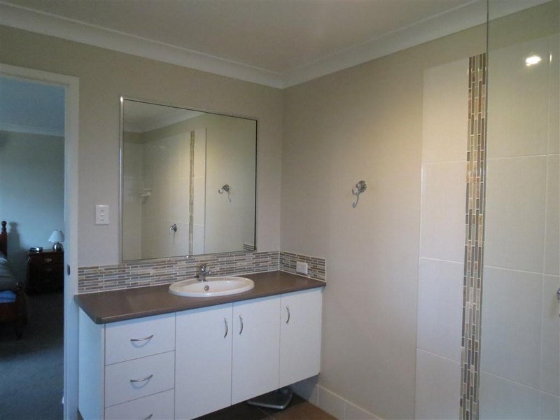 18 Bowens Lane, Roma QLD 4455