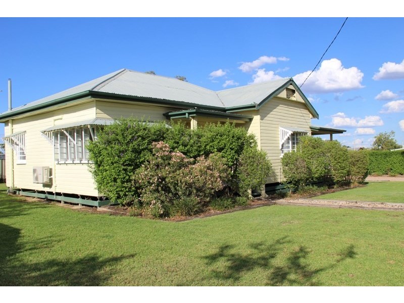 15 Hoffman Street, Roma QLD 4455