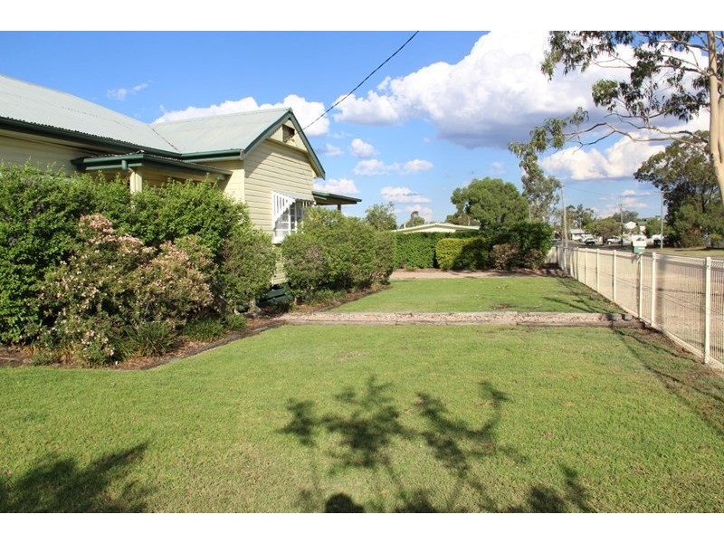 15 Hoffman Street, Roma QLD 4455