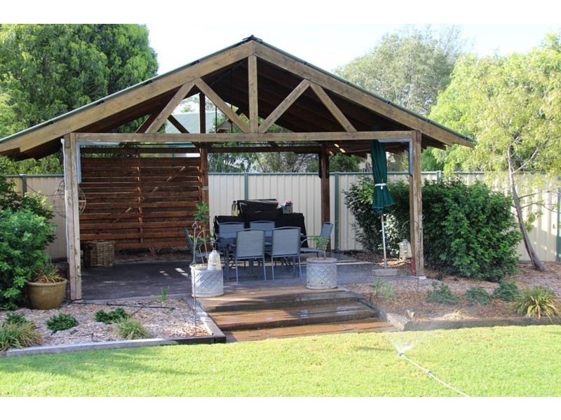 15 Hoffman Street, Roma QLD 4455