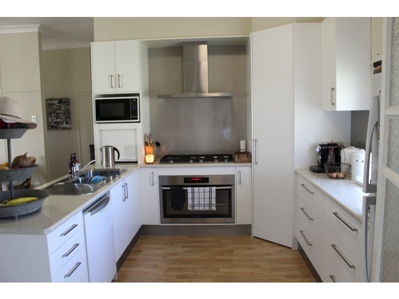 15 Hoffman Street, Roma QLD 4455