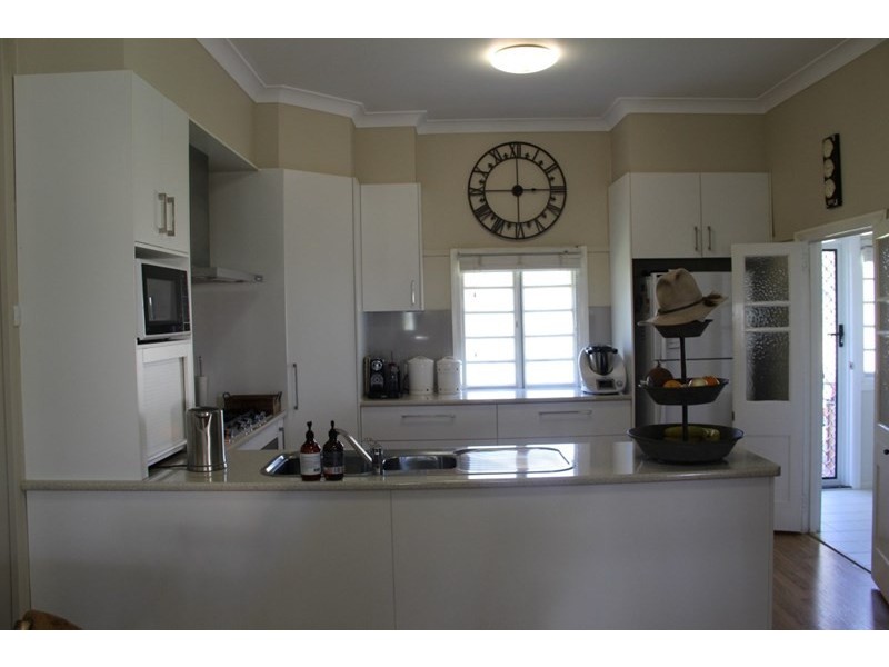 15 Hoffman Street, Roma QLD 4455