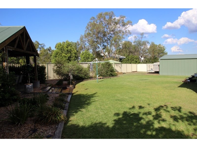 15 Hoffman Street, Roma QLD 4455