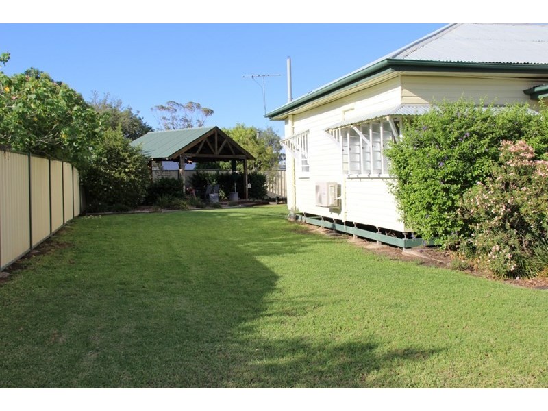 15 Hoffman Street, Roma QLD 4455