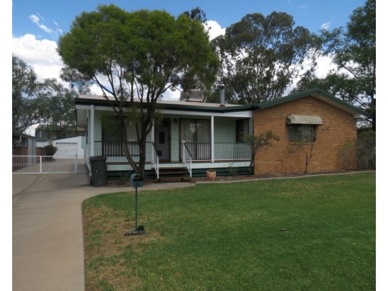 8 Roma Crescent, Roma QLD 4455