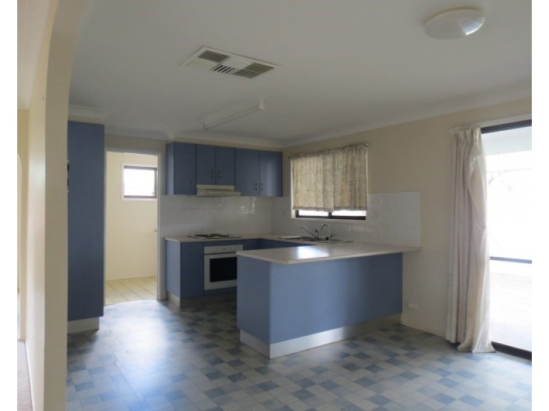 8 Roma Crescent, Roma QLD 4455