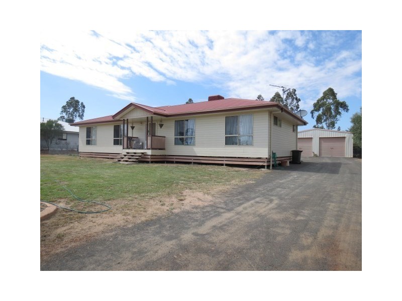 8 Bakerfinch Crescent, Roma QLD 4455