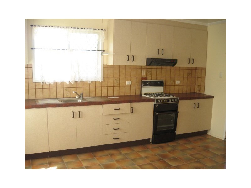 10 Holland Street, Roma QLD 4455