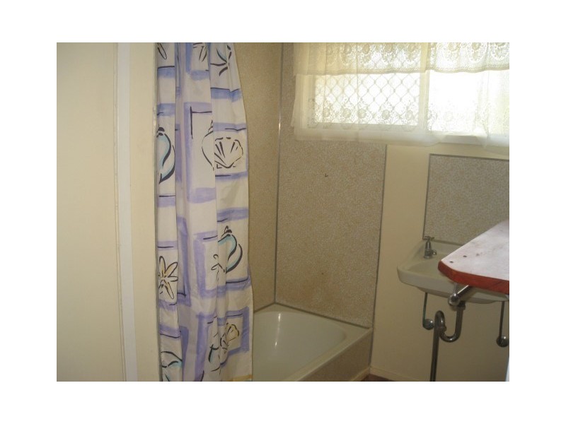 10 Holland Street, Roma QLD 4455