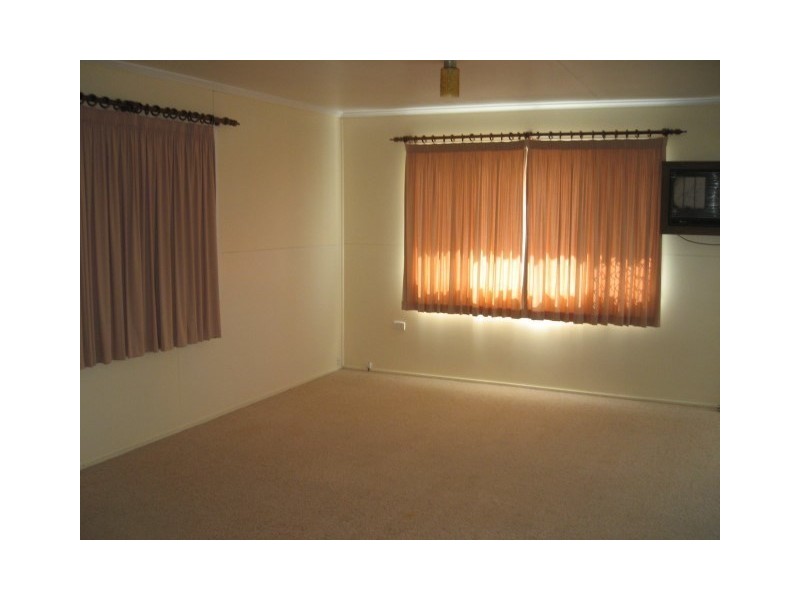 10 Holland Street, Roma QLD 4455