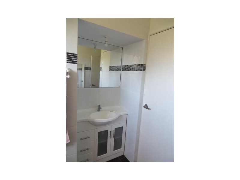 60 McPhie Street, Roma QLD 4455