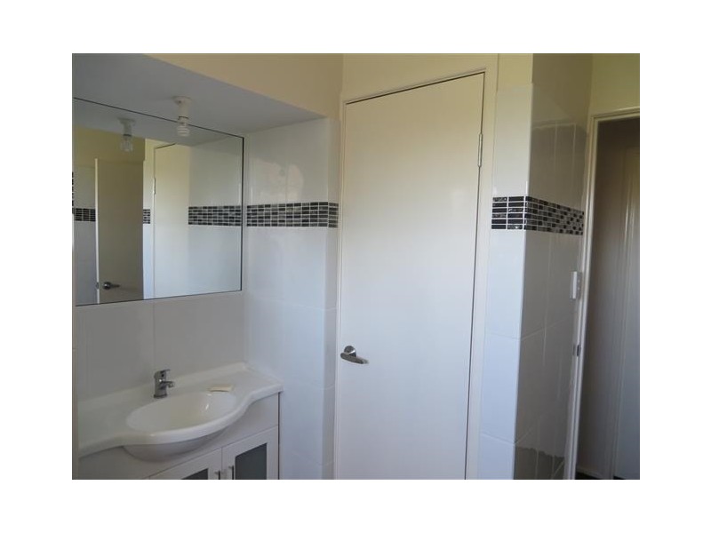 60 McPhie Street, Roma QLD 4455