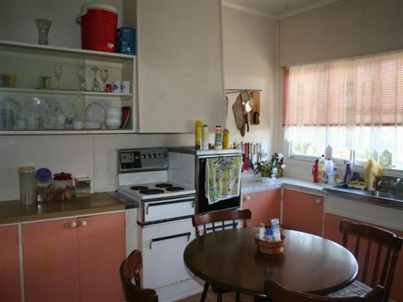 11 Albert Street, Roma QLD 4455