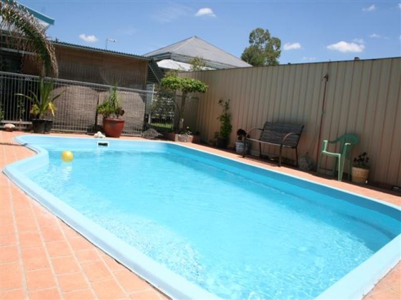 11 Albert Street, Roma QLD 4455