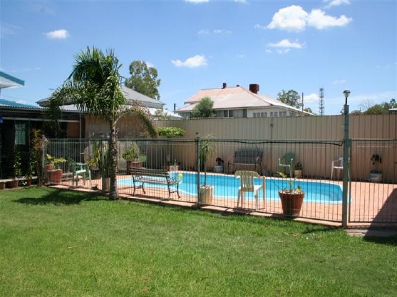 11 Albert Street, Roma QLD 4455