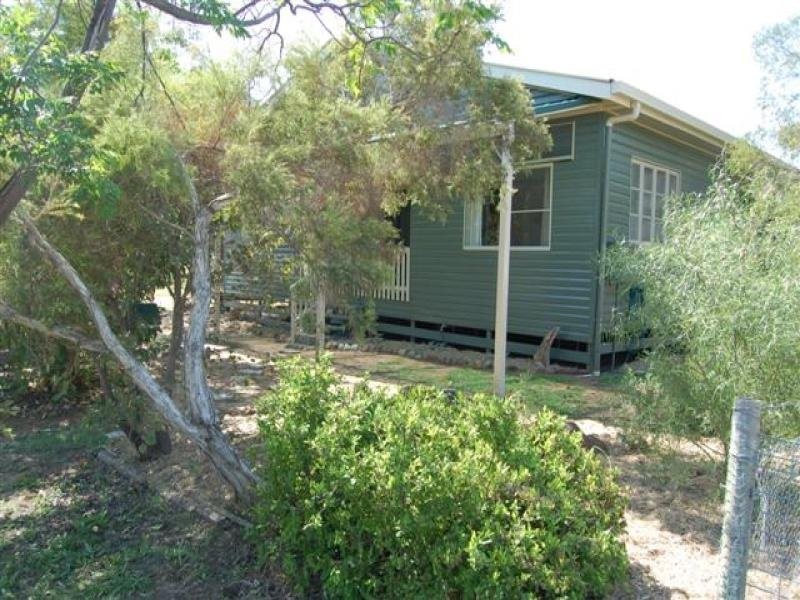 2 Laman Street, Roma QLD 4455