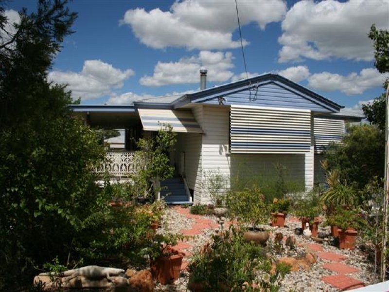 120 Currey Street, Roma QLD 4455