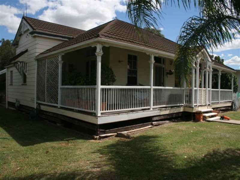 62 Raglan Street, Roma QLD 4455