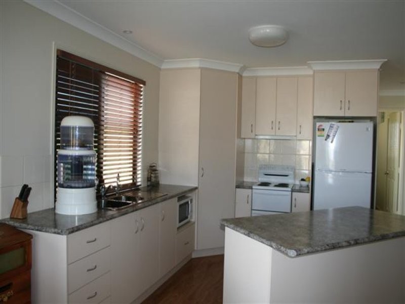 27 Robusta Drive, Roma QLD 4455