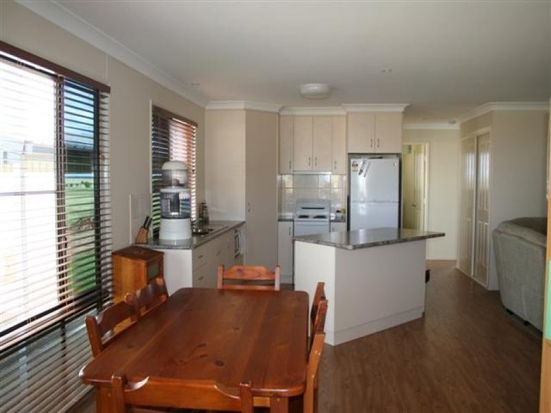 27 Robusta Drive, Roma QLD 4455