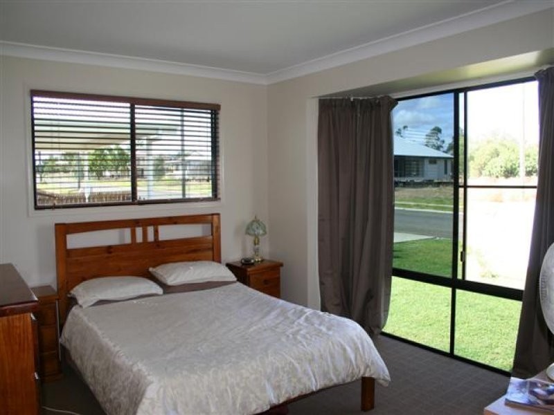 27 Robusta Drive, Roma QLD 4455