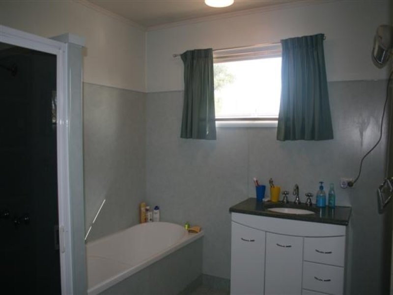 9 Borland Street, Roma QLD 4455