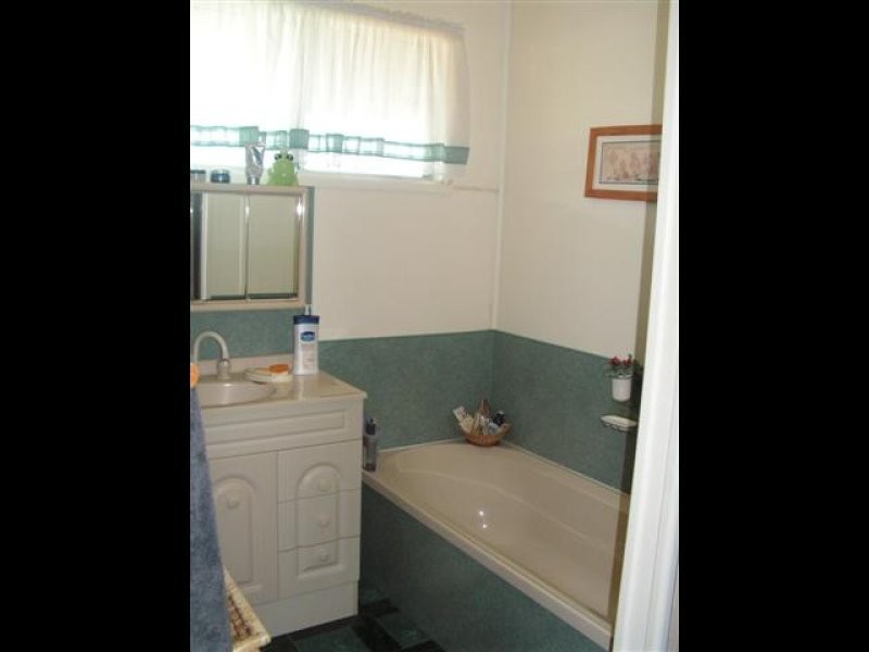 13 Alex Parade, Roma QLD 4455