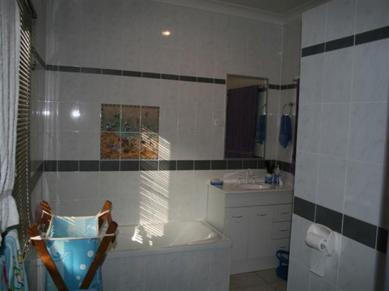 18 Crawford Street, Roma QLD 4455