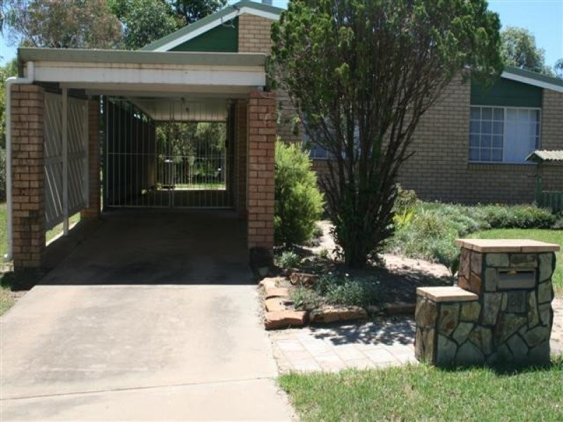 25 Alexander Avenue, Roma QLD 4455