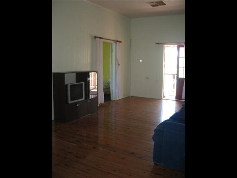 8 Mayne Street, Roma QLD 4455