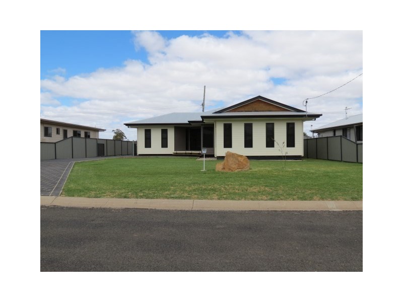 39 Robusta Drive, Roma QLD 4455