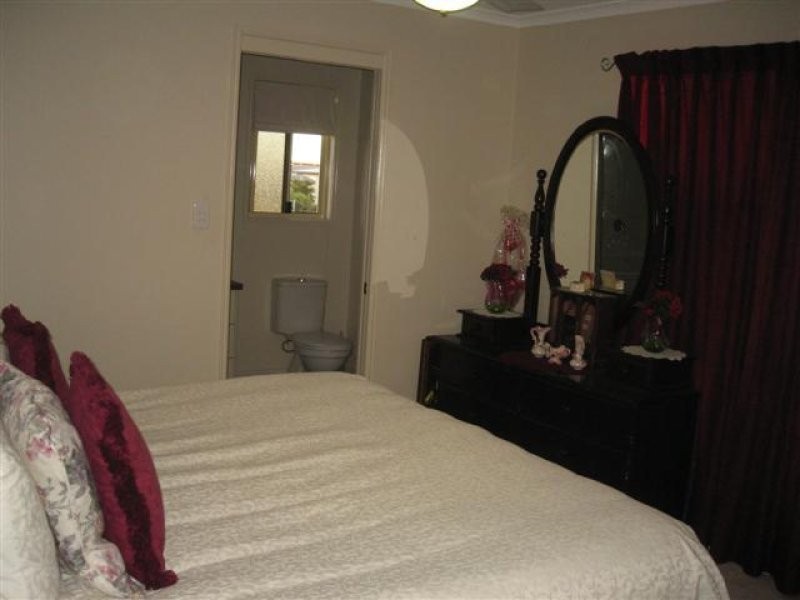 26 South Street, Roma QLD 4455