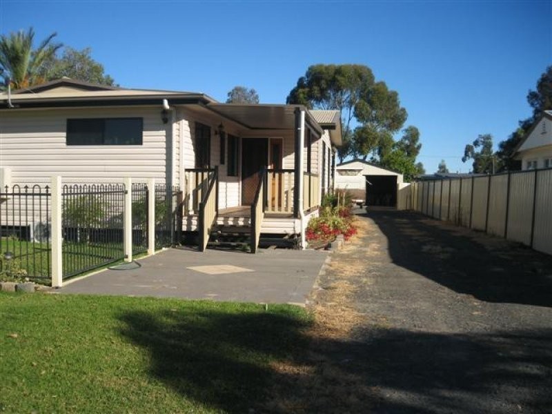 52 Raglan Street, Roma QLD 4455