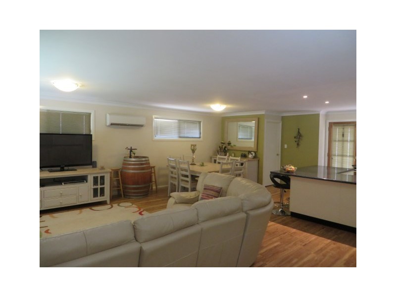 9 Elmer Street, Roma QLD 4455