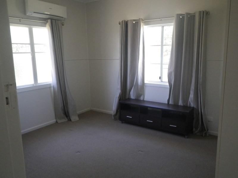 7 Queen Street, Roma QLD 4455