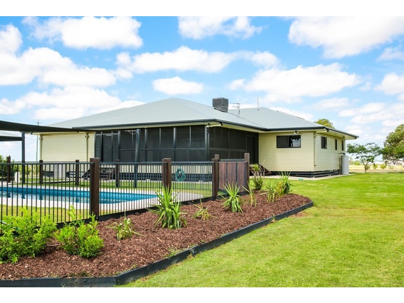 120 Bourne Drive, Roma QLD 4455