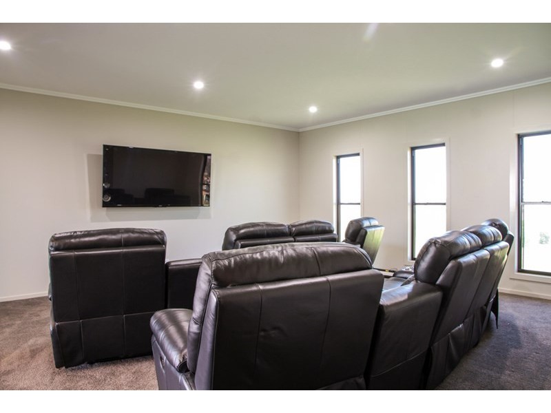 120 Bourne Drive, Roma QLD 4455