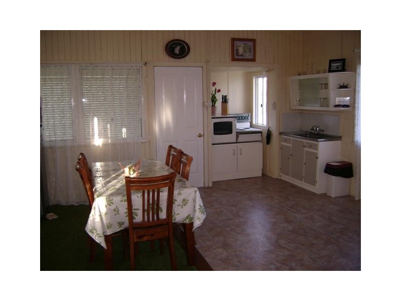 17 Hoffman Street, Roma QLD 4455