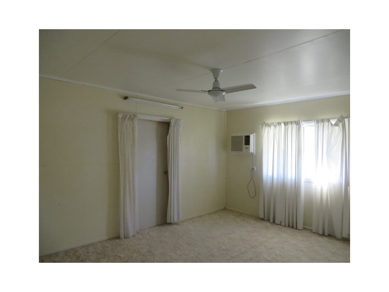 12 Albert Street, Roma QLD 4455
