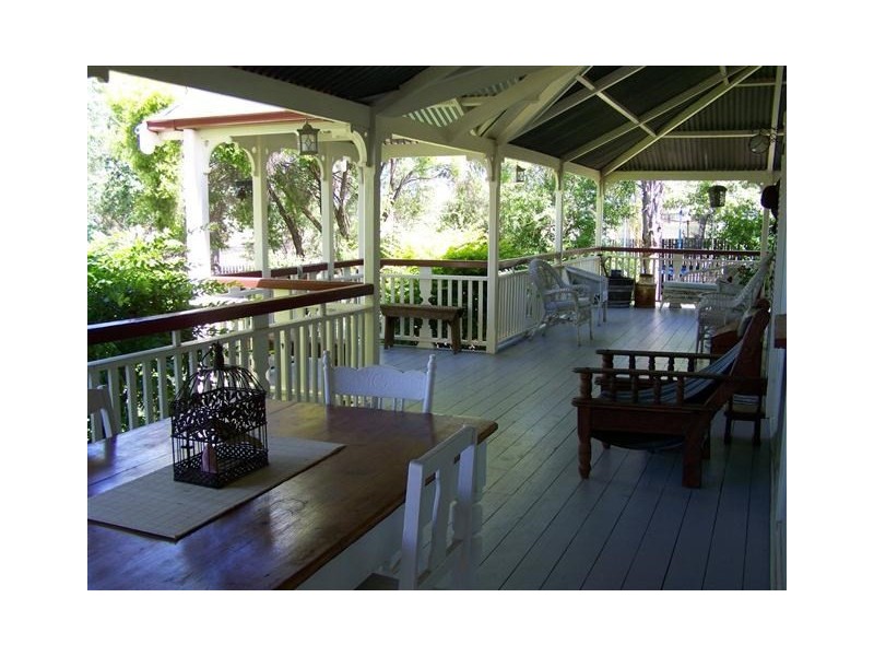 24 Queen Street, Roma QLD 4455