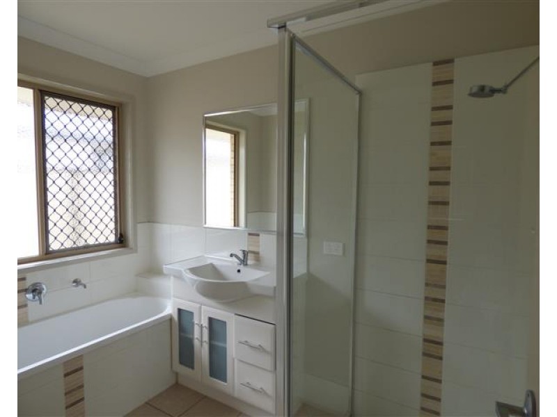 102 Taylor Street, Roma QLD 4455