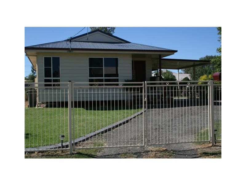 3 Bond Street, Roma QLD 4455