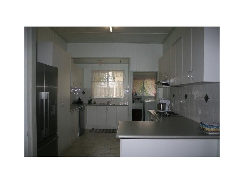 11 Derry Street, Roma QLD 4455