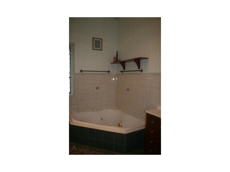 11 Derry Street, Roma QLD 4455
