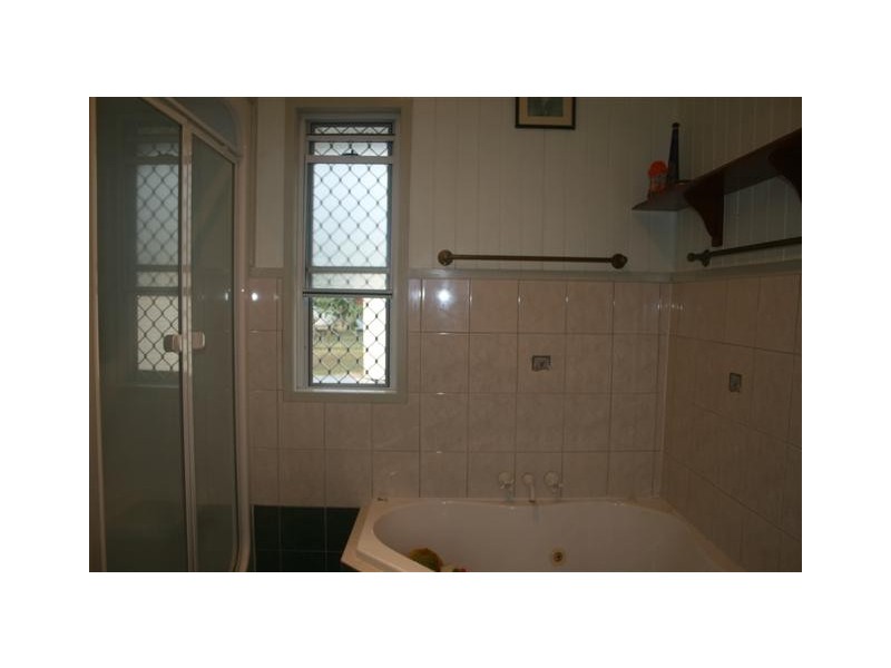 11 Derry Street, Roma QLD 4455