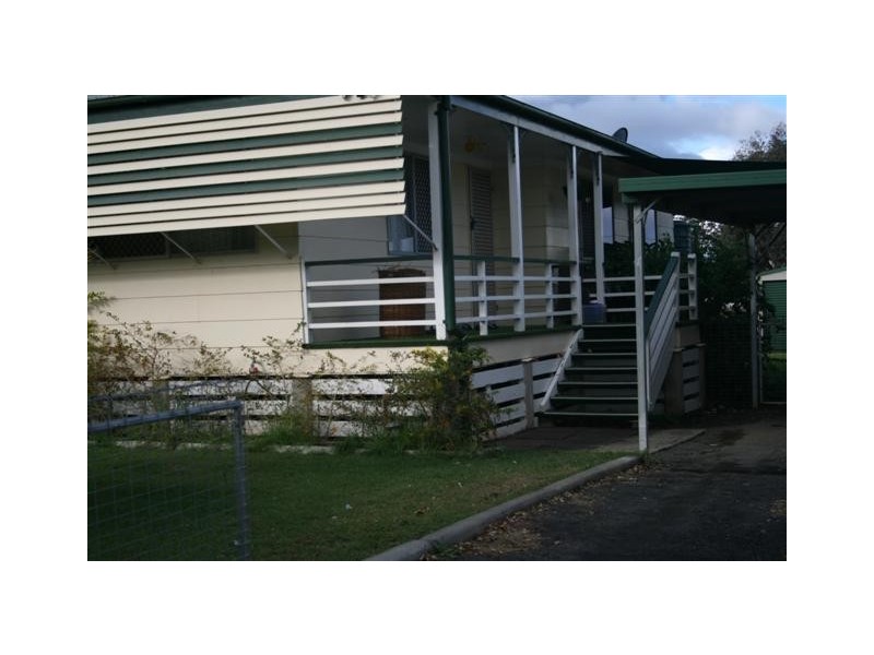 8 Holland Street, Roma QLD 4455