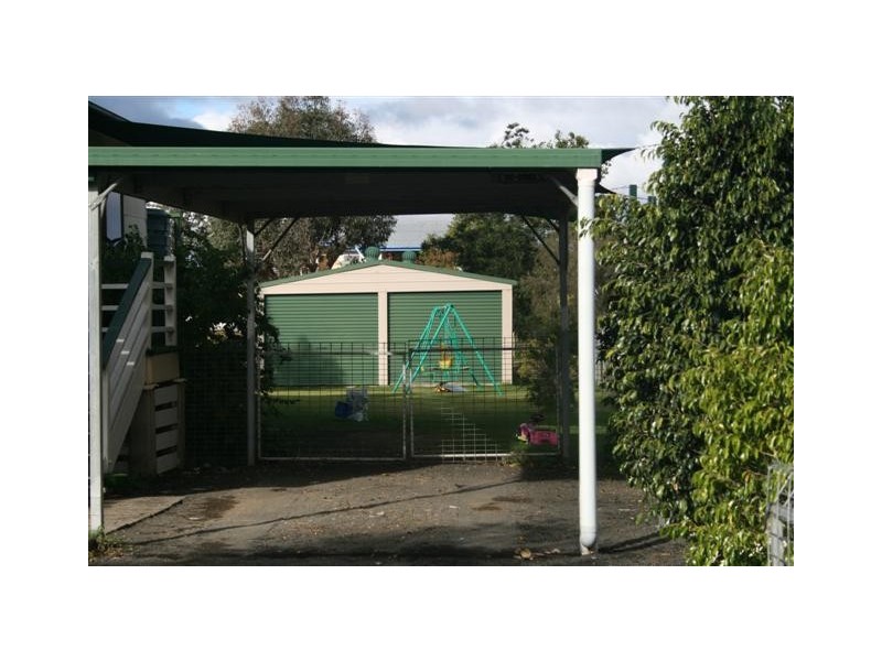 8 Holland Street, Roma QLD 4455